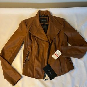 NWT Andrew Marc leather jacket in an xs.